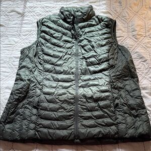 Women's Olive Puffer Vest